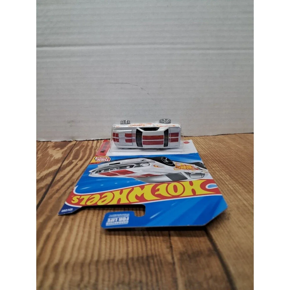 Hot Wheels '67 Ford Mustang Coupe #121 White – Muscle Mania 1:64 Diecast NIP